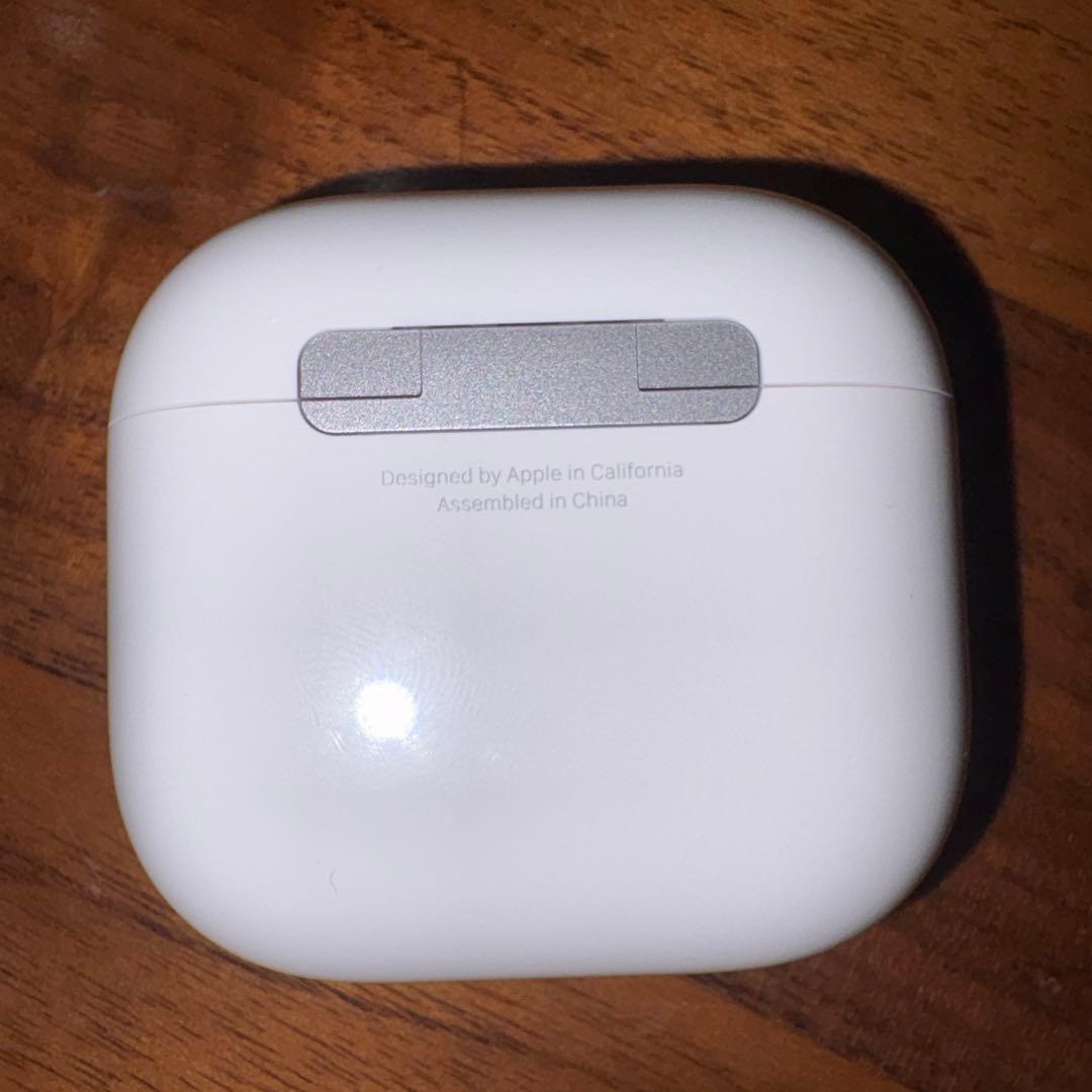 AirPods 4本体 ホワイト 充電ケース付き ノイキャンなし