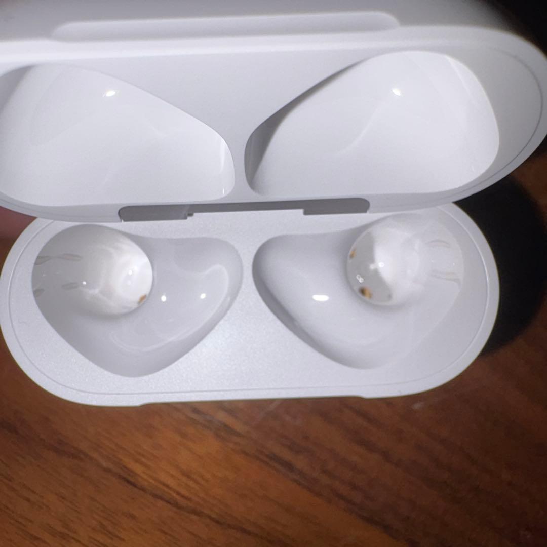 AirPods 4本体 ホワイト 充電ケース付き ノイキャンなし