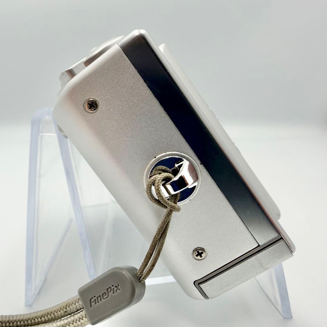 【名機：美品】FUJIFILM FinePix F10 デジカメ シルバー