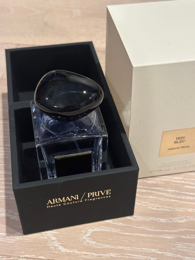 ARMANI beauty Iris Bleu 専用ボックス付き