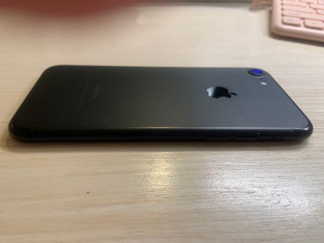 Apple iPhone 7 ブラック 本体