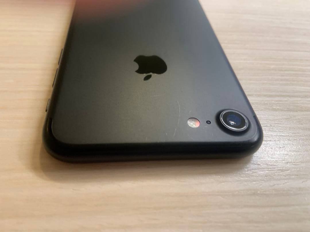 Apple iPhone 7 ブラック 本体