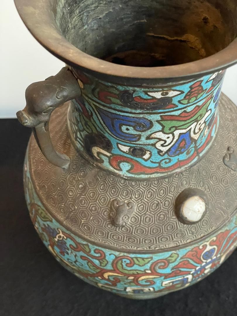 希少 中国 花瓶 壺 美術 古銅 古玩 宝石嵌 翡翠 亀甲文 七宝 双獣耳 龍飾