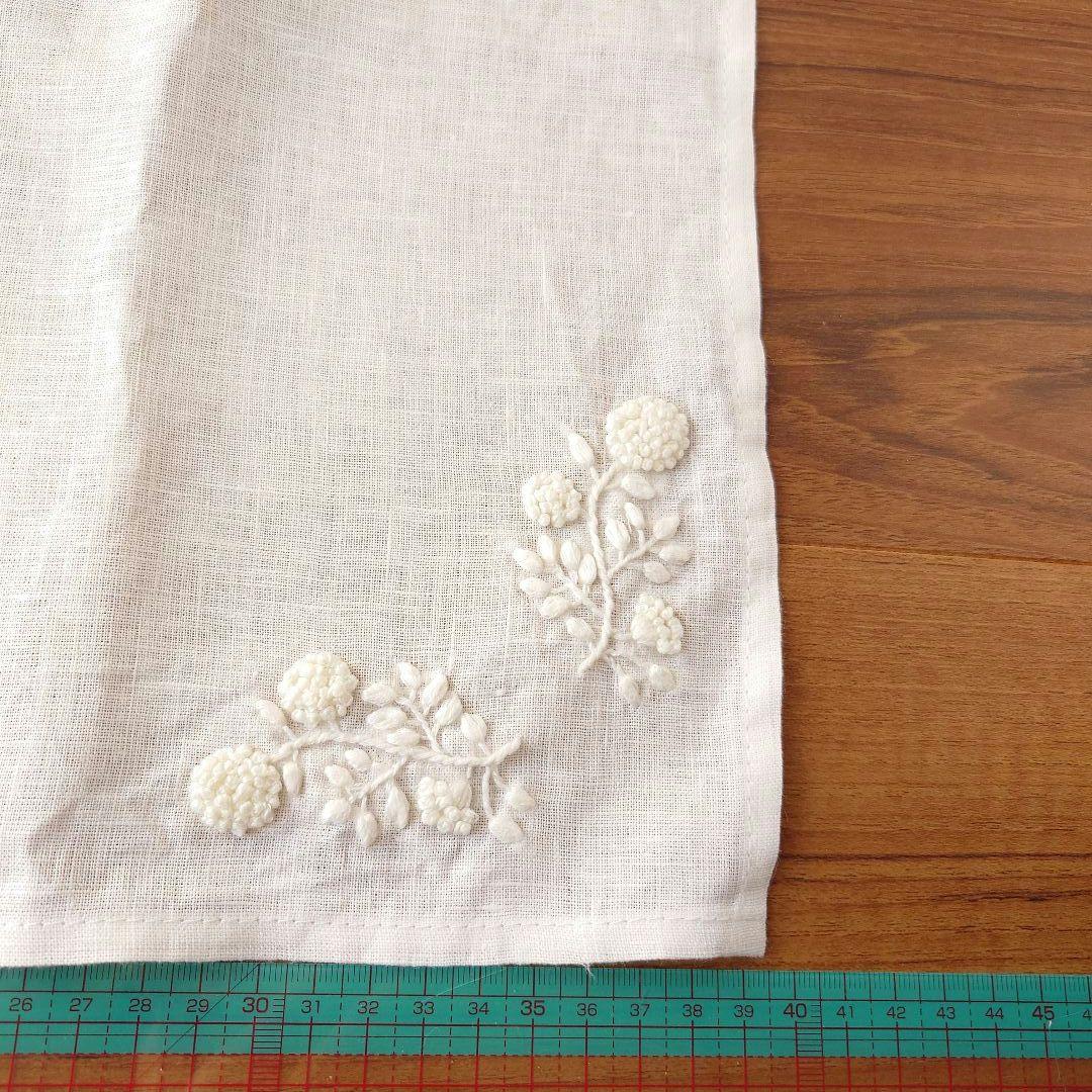 手刺繍入り　リネンクロス/リネンハンカチ【こでまり/小手毬】
