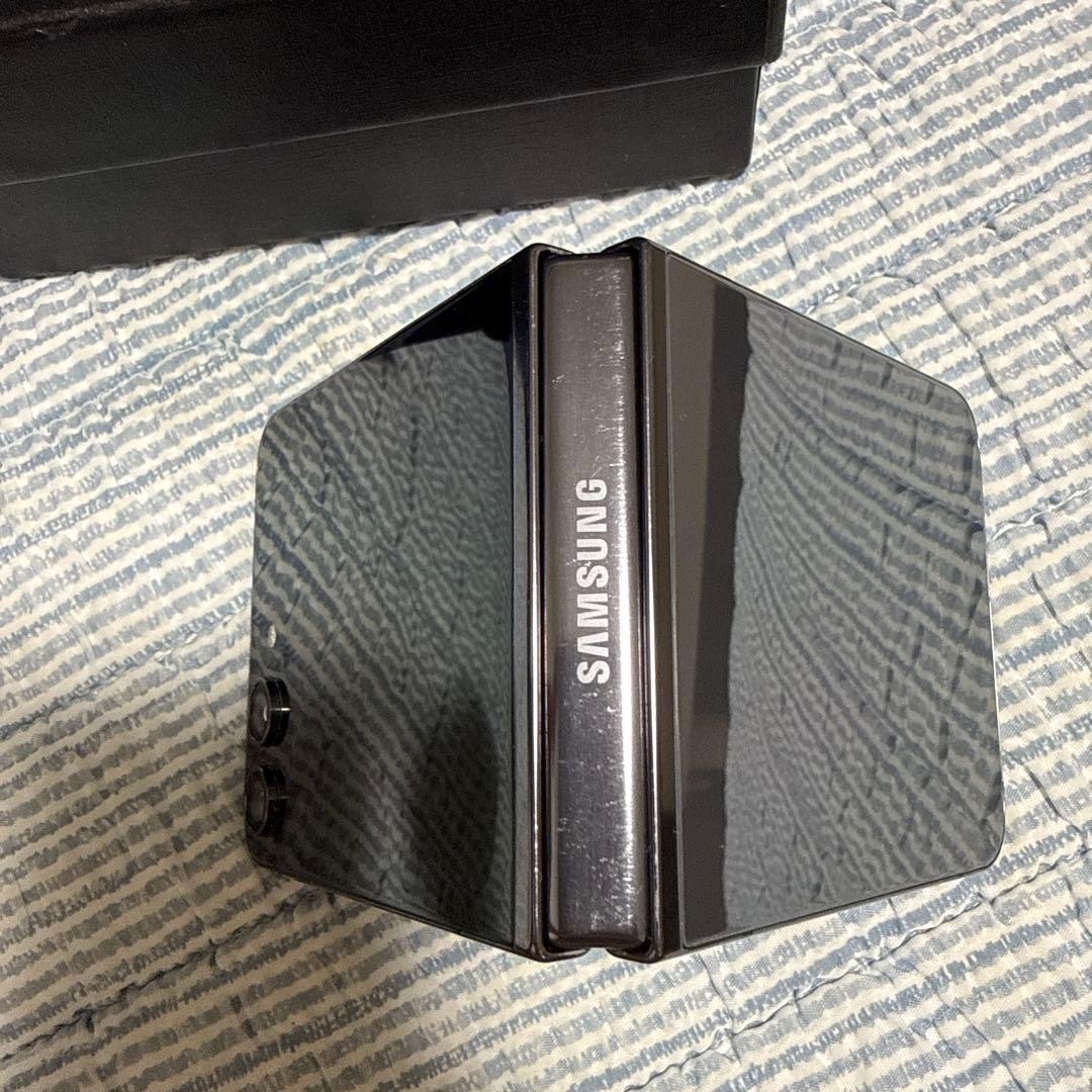 も*）様 [オークション]Galaxy Z Flip5 256GB ブラックSI