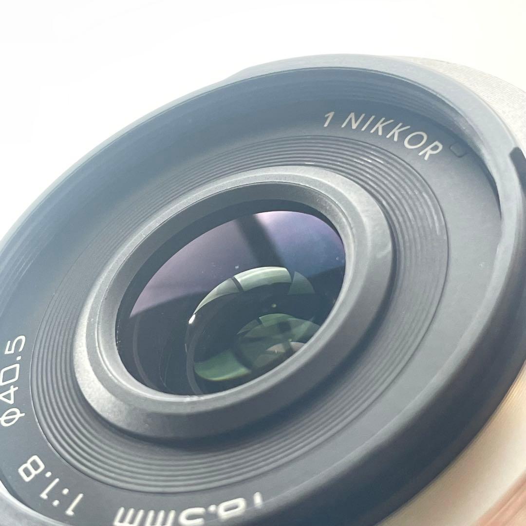【美品・返品保証】Nikon1 J5シルバー18.5mm 単焦点標準レンズキット