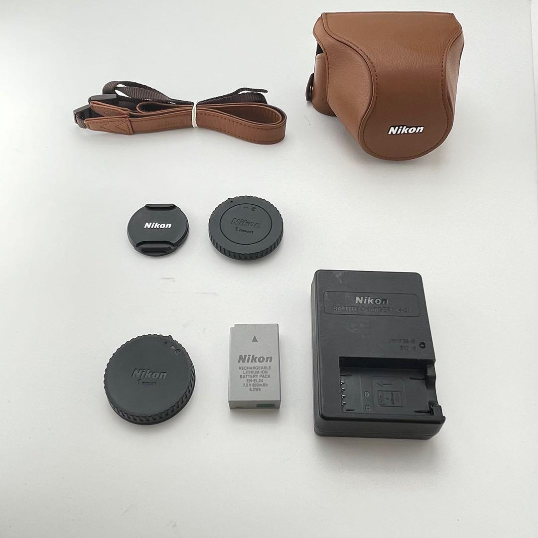 【美品・返品保証】Nikon1 J5シルバー18.5mm 単焦点標準レンズキット