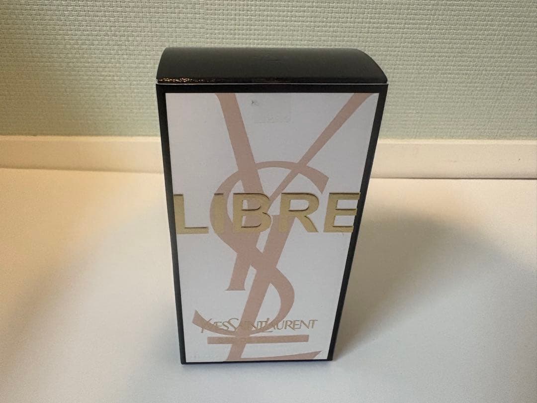 【新品・未開封】イヴ・サンローラン　リブレ　オーデトワレ30ml ポーチつき