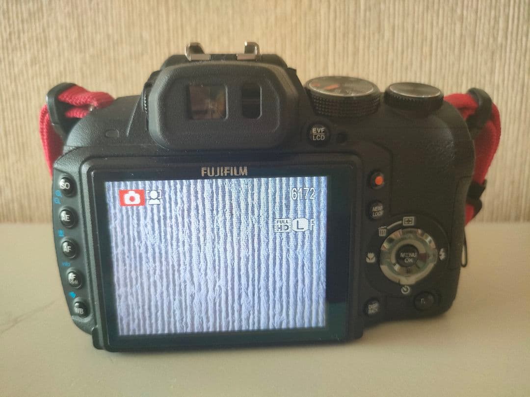 デジタルカメラ FUJI finePix HS10