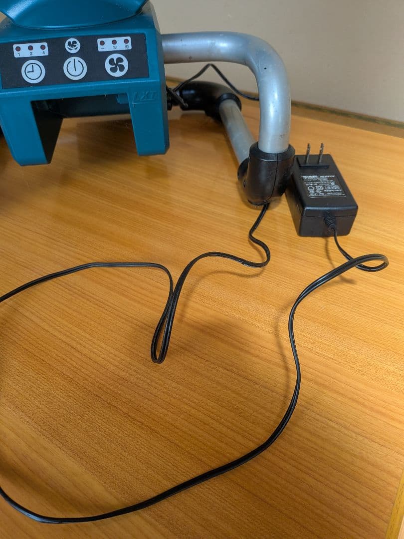 1*8様 Makita　業務用充電式扇風機　CF300D