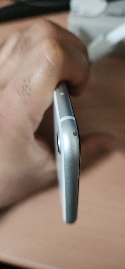 IPhoneSE (SE2) ホワイト128GB SIMフリー【充電ケーブル付】