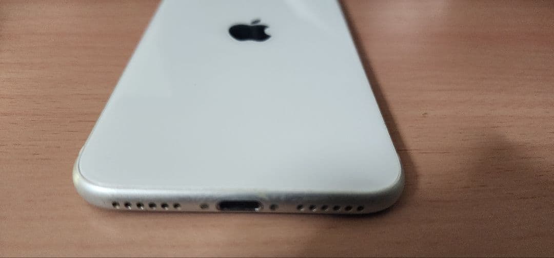 IPhoneSE (SE2) ホワイト128GB SIMフリー【充電ケーブル付】