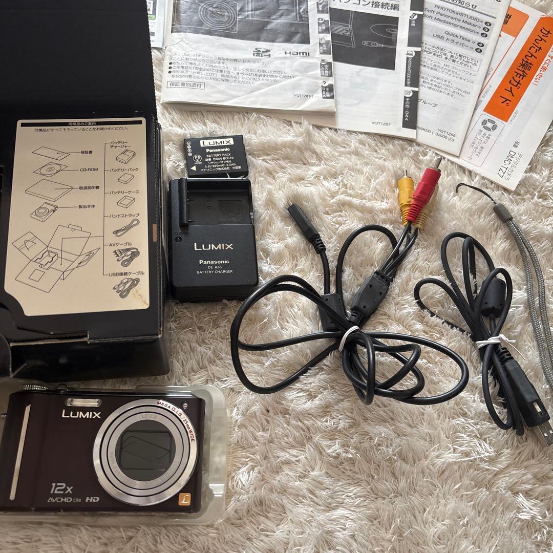 デジタルカメラ　Panasonic LUMIX TZ 7 (三脚付き)