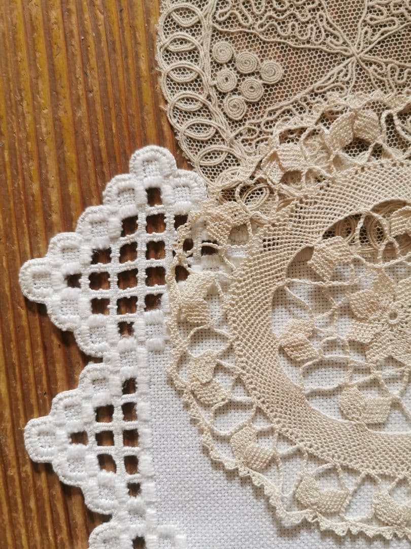 アンティーク イタリア 麻糸チュール刺繍ドイリー 風車/クロス ループサークル