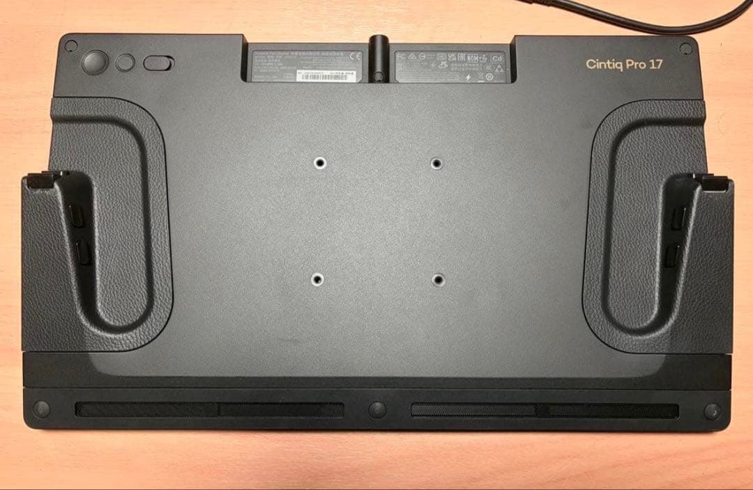 Wacom Cintiq Pro 17 DTH172K4C 美品 フィルム付き
