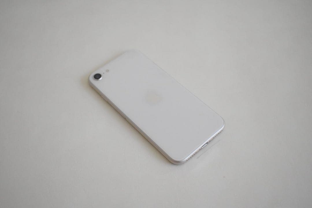 当日発送 新品 未使用iPhone SE 第3世代 64GB スターライト