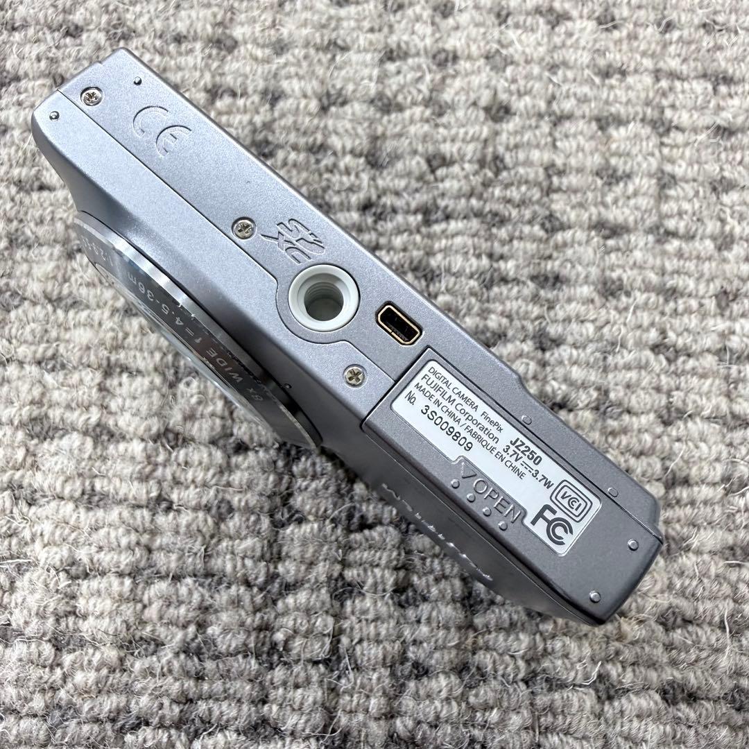 FUJIFILM FinePix JZ250 デジタルカメラ シルバー