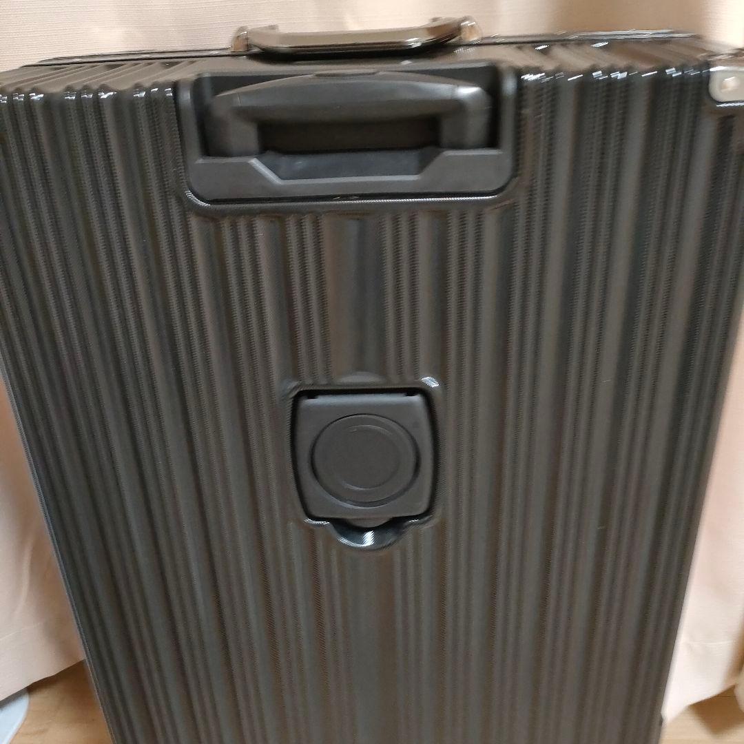 黒 99L キャリーケース ハードタイプ ホルダー付き 8輪