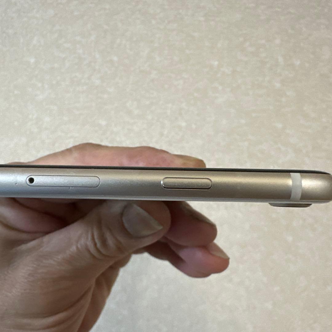 iPhoneSE3 第3世代　スターライト64GB バッテリー容量85%