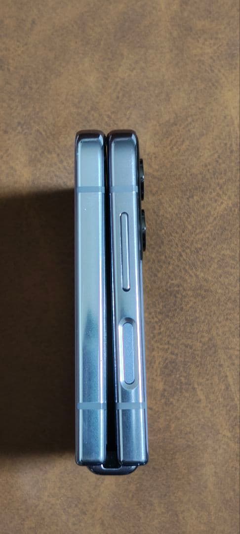 【美品】Galaxy ZFlip4au版SCG17純正ケース2種付 SIMフリー