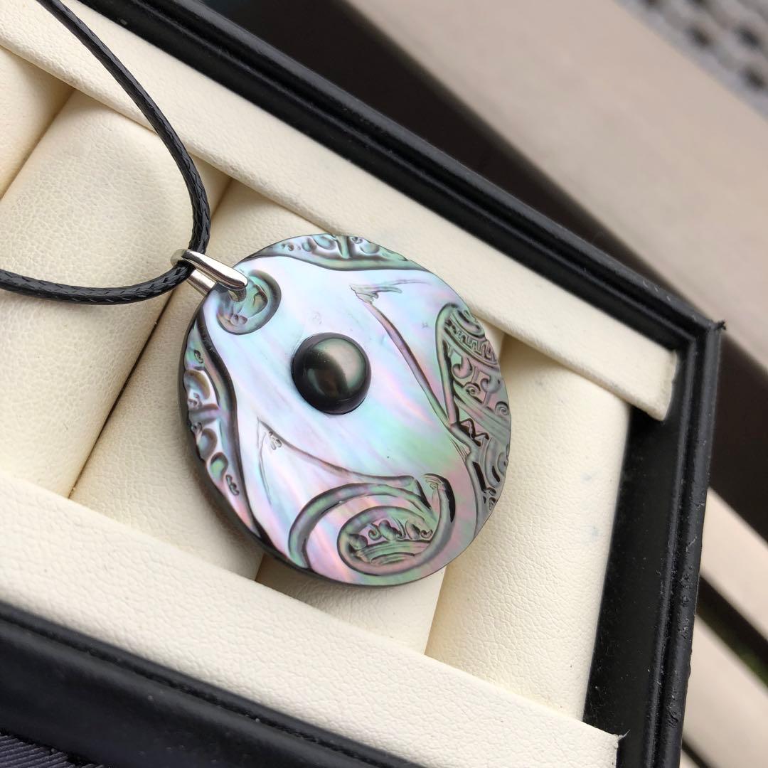 オリジナルデザイン　彫刻黒蝶シェル　黒蝶真珠　タヒチパール　ネックレス
