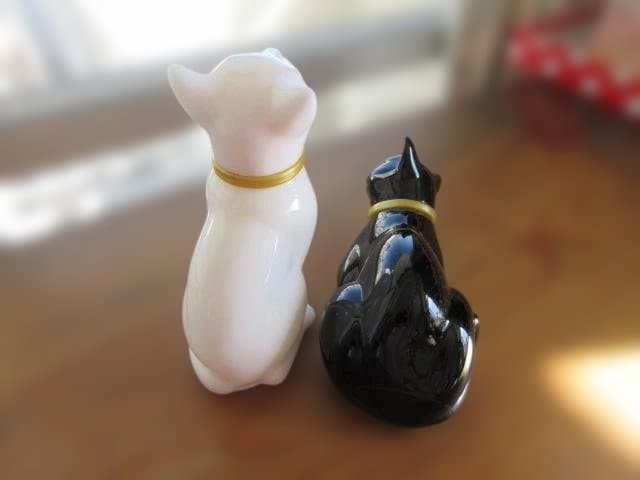 ◎エイボン★コロンボトル★イタリアの白と黒のペアの猫（ｗｂ4）