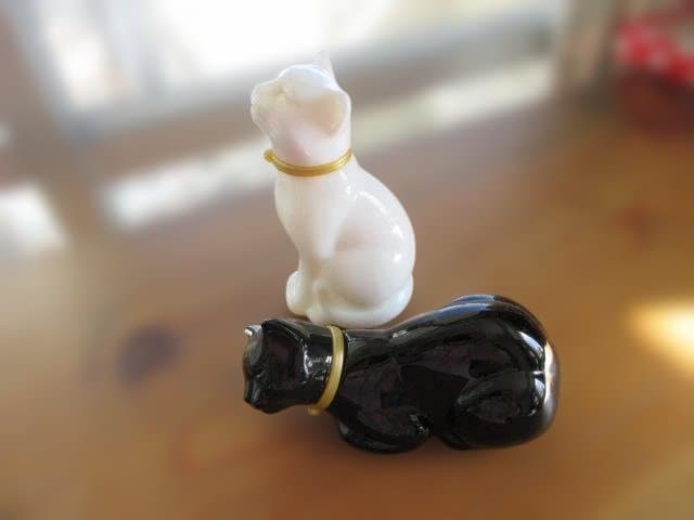 ◎エイボン★コロンボトル★イタリアの白と黒のペアの猫（ｗｂ4）