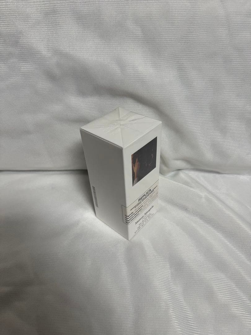 メゾンマルジェラ ウィスパーズ イン　ザ　ライブラリー EDT 100ml