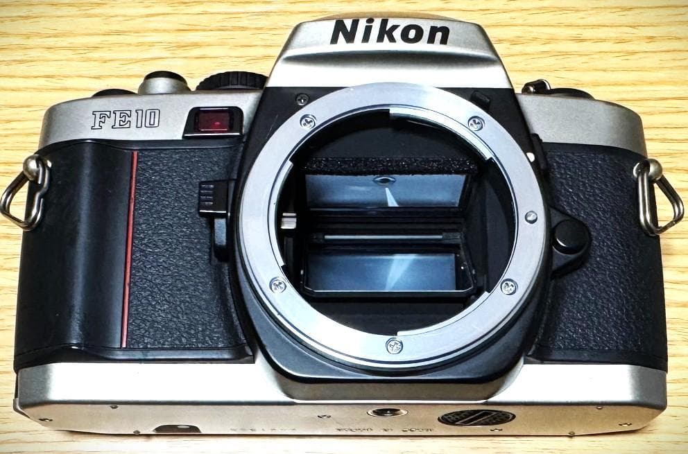 Nikon FE10 一眼レフカメラ Nikkorレンズ付き