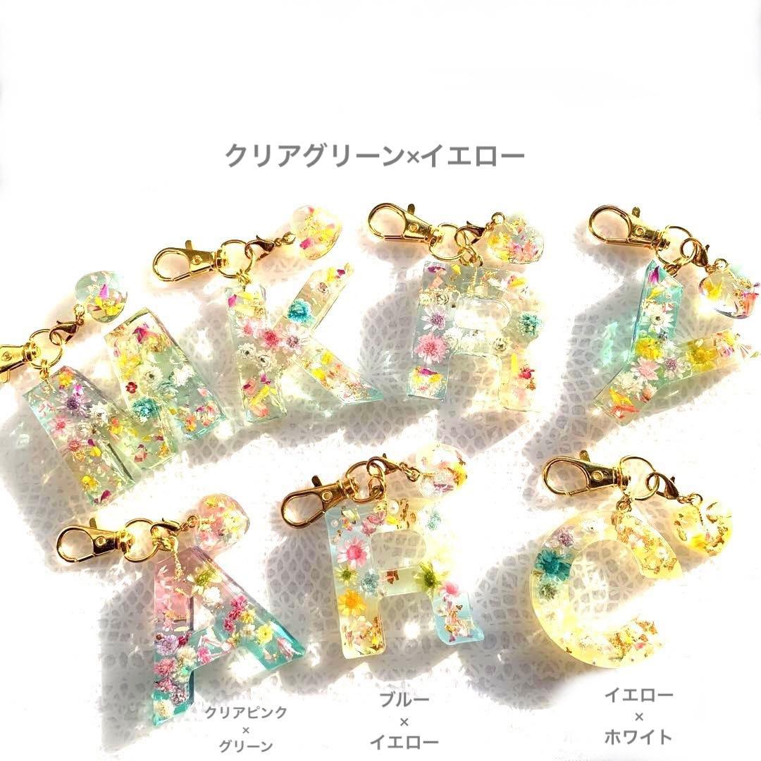 ☆イニシャル キーホルダー ハンドメイド オーダー ページ☆ レジン 小花