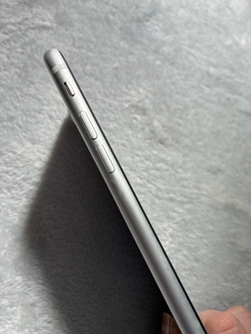 iPhone SE 第2世代 64GB SIMフリー バッテリー100%