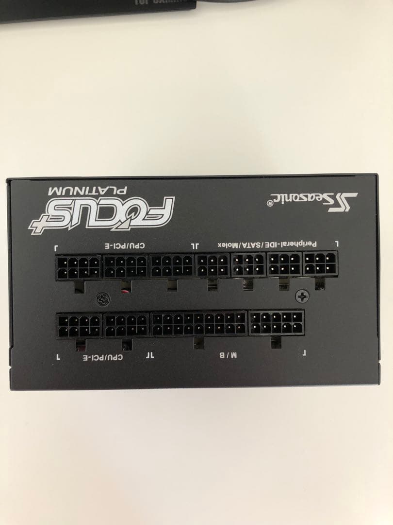 750w 80+プラチナ認証　電源ユニット　Seasonic FOCUS