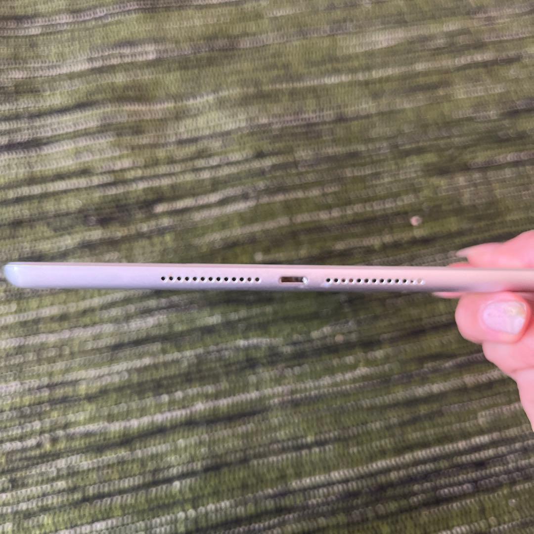 iPad 本体 ひび割れあり（第6世代2018年）