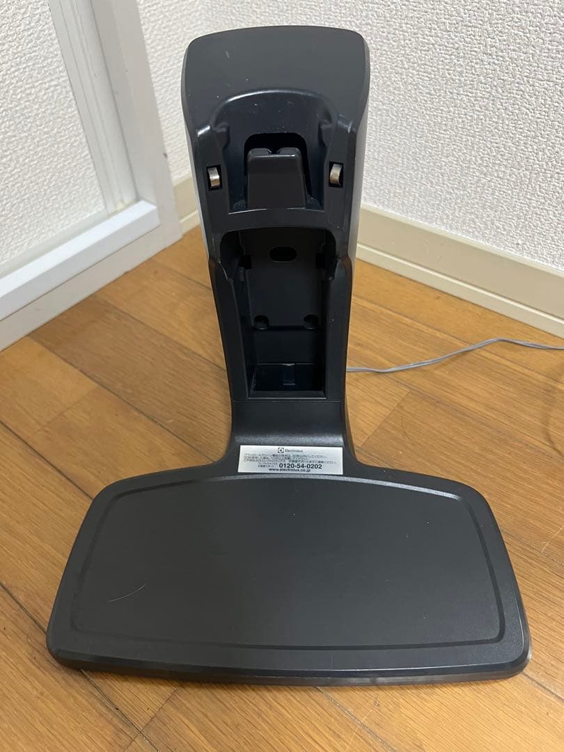 【良品】Electrolux スティッククリーナー 本体 ZB3324B