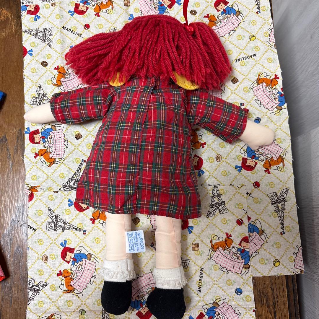 マドレーヌ人形38cm着せ替え服付き