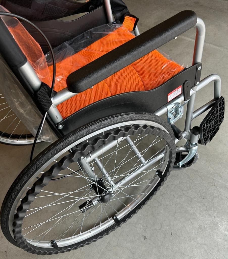 《ウィンターセール》アルミ合金製折りたたみ車椅子 軽量[約14kg]【オレンジ】