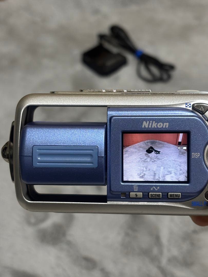 NIKON Coolpix 2500 デジタルカメラ