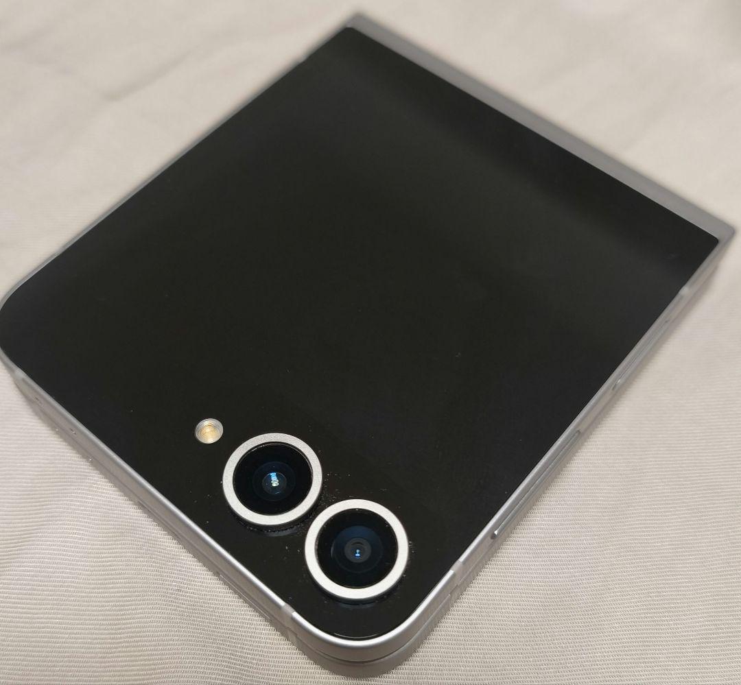 【美品】Galaxy Z Flip6 256GB SIMフリー シルバーシャドウ