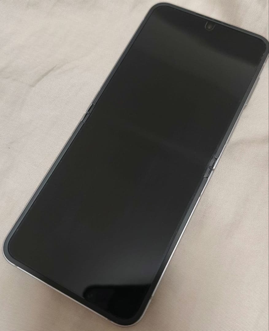【美品】Galaxy Z Flip6 256GB SIMフリー シルバーシャドウ