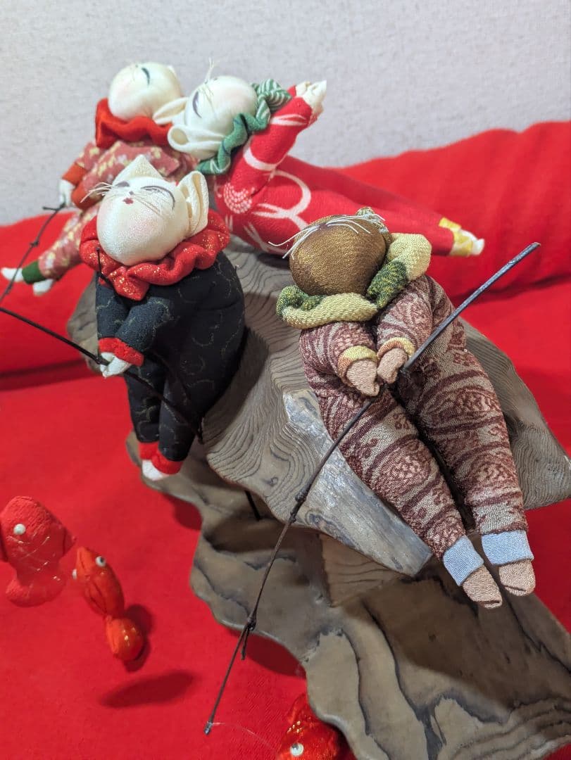 ちりめん細工　猫の釣りんぼ　古布　ハンドメイド１点物