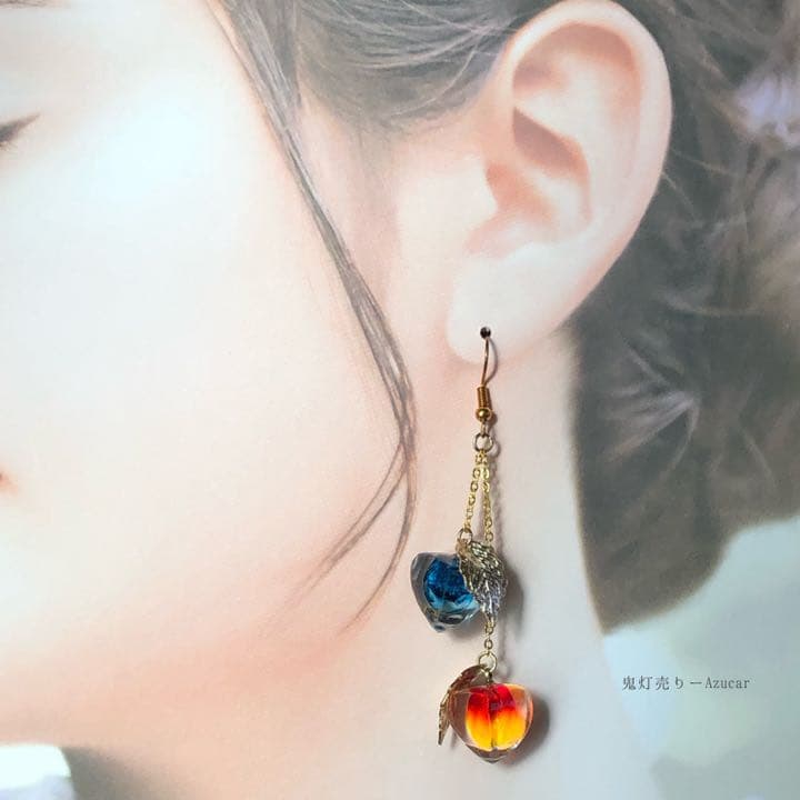唐草泳ぐ金魚と揺れる鬼灯ピアス　イヤリング　和風アクセサリー