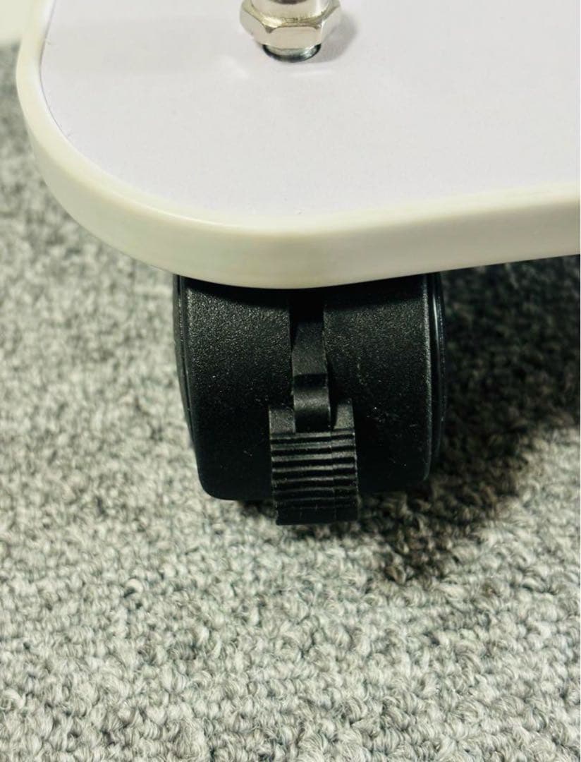 2️⃣エステワゴン　使いやすい　コンパクトい移動便利　２つタイヤはロック付き