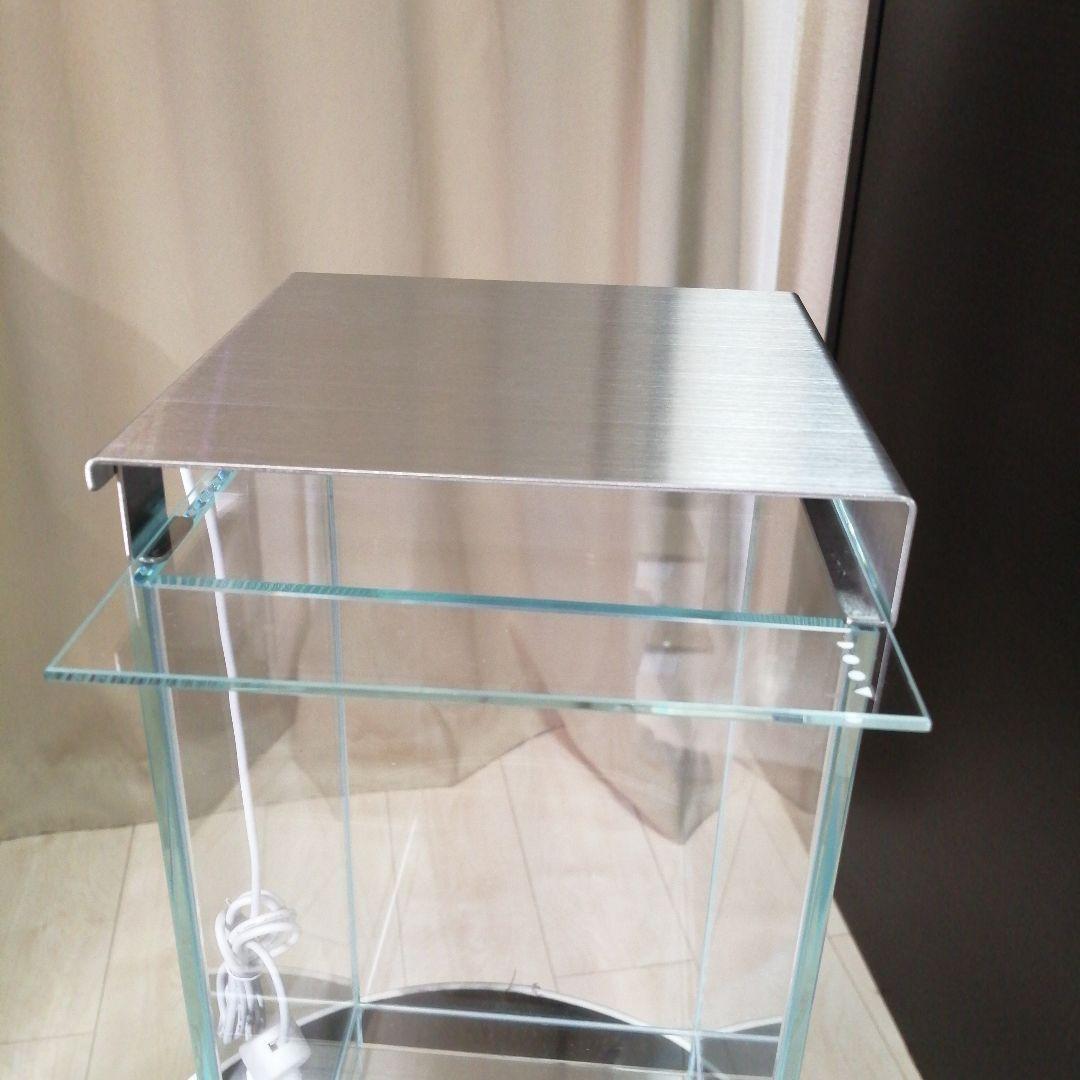 2、DOOAネオグラスエア15×15×30　・LED・ステンレス台座