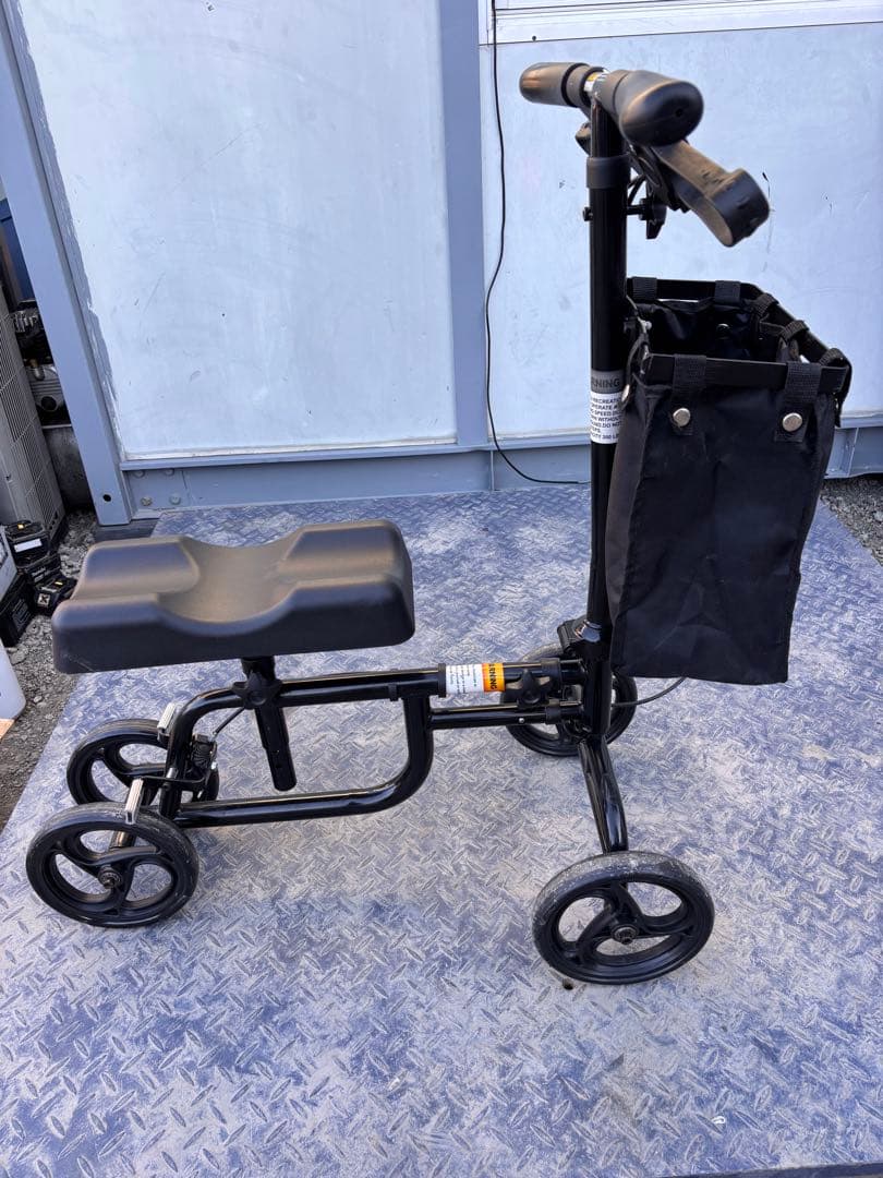 折りたたみ式膝歩行器、デラックスブレーキシステム付き医療用調節可能な膝スクーター