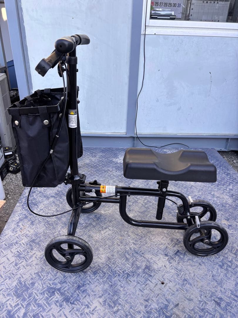 折りたたみ式膝歩行器、デラックスブレーキシステム付き医療用調節可能な膝スクーター