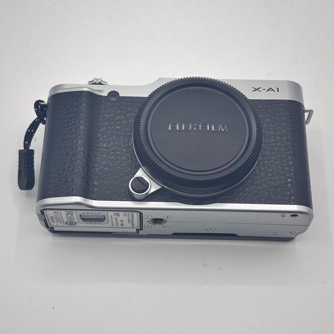 Fujifilm X-A1 ミラーレスカメラ 本体+レンズ