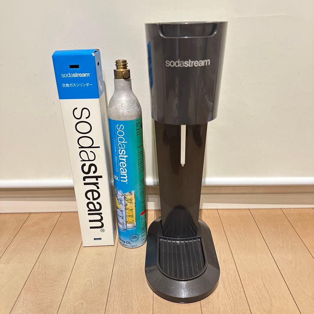 sodastream 炭酸水メーカー　CO2ボンベ付き