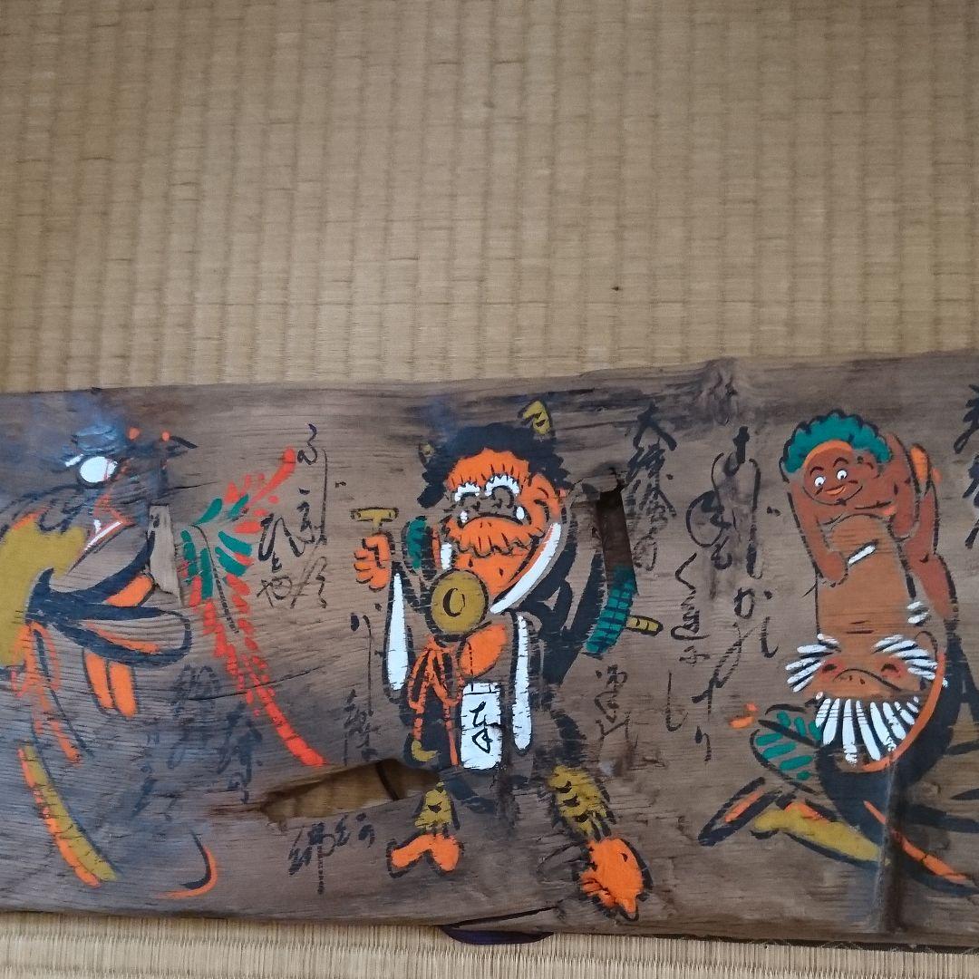 古木に絵が書かれています