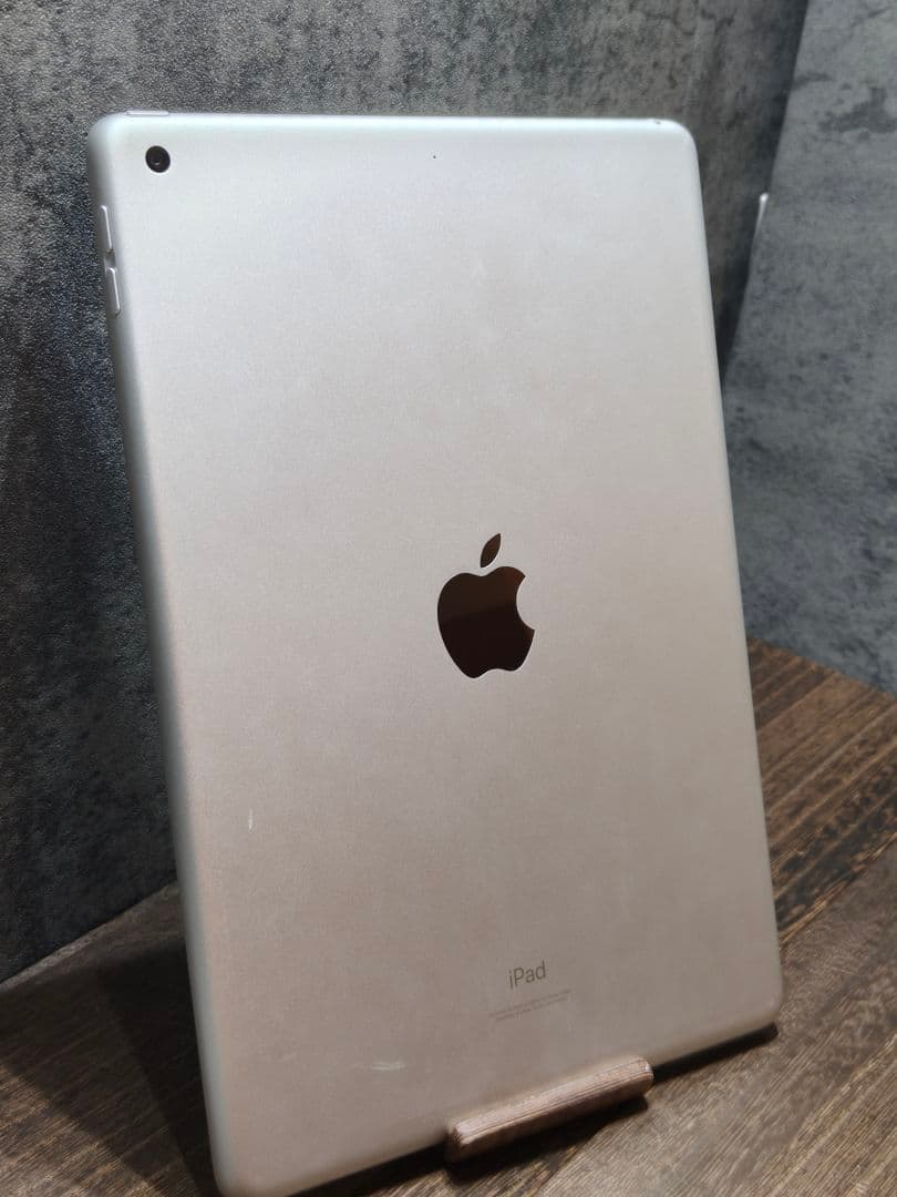iPad 第9世代 64GB タブレット 758