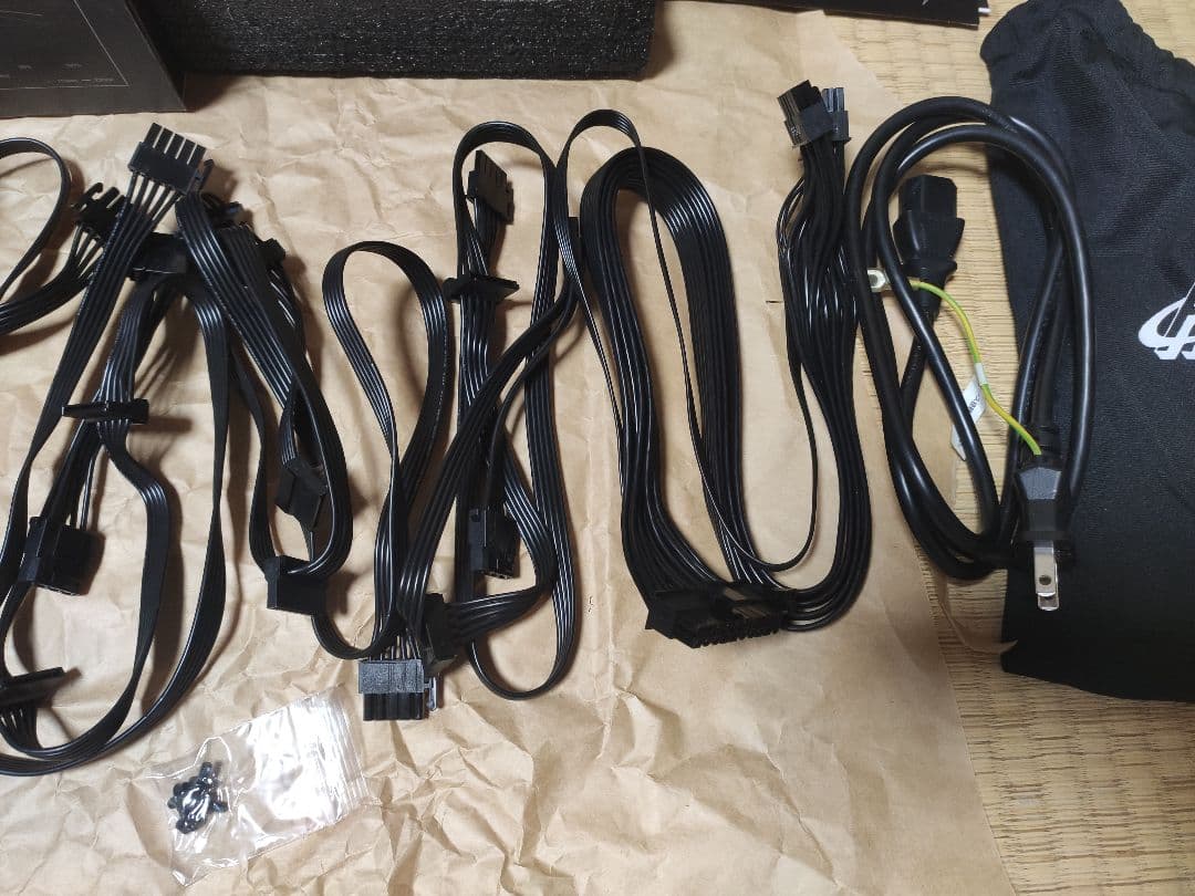 FSP Hydro PTM PRO 1000W Platinum 電源ユニット